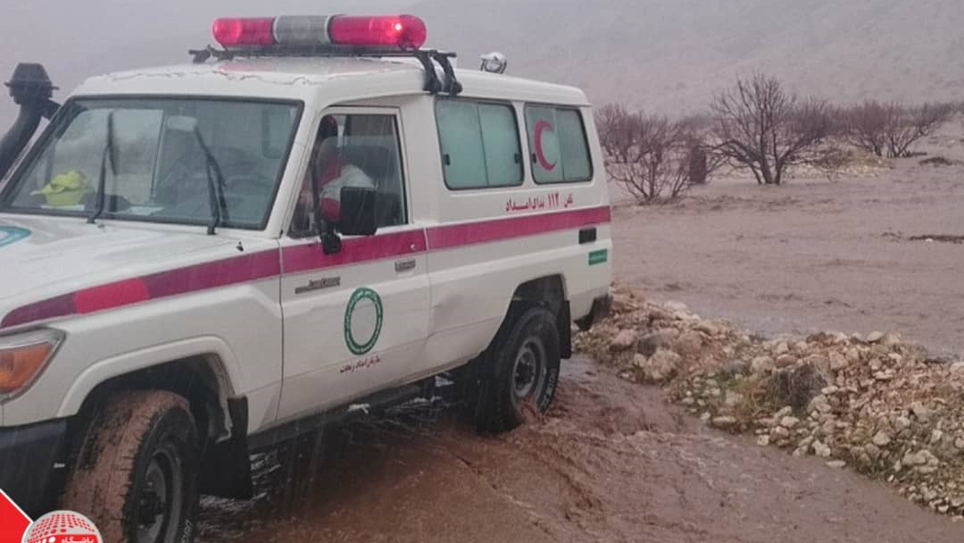 امدادرسانی نیروهای هلال‌احمر تبریز و جلفا به متاثرین از آبگرفتگی